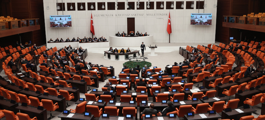 EMEKLİ MAAŞINA YAPILAN ZAM MECLİS TARAFINDAN YASALAŞTI