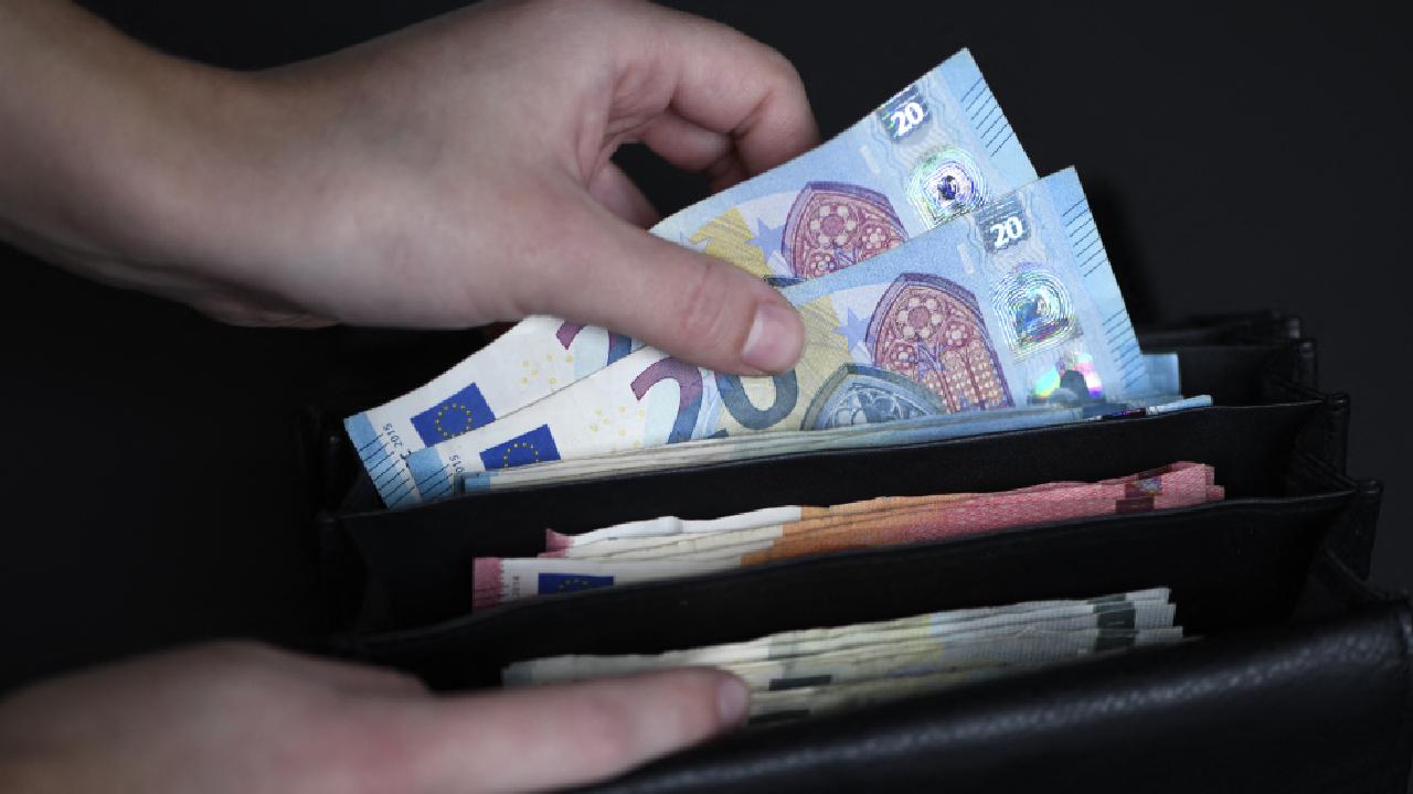 EURO BÖLGESİ İLK ÇEYREKTE %0,1 BÜYÜDÜ